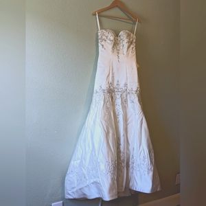 Gorgeous Mori Lee Mermaid/Trumpet Wedding Dress with Sworowski Crystal Veil